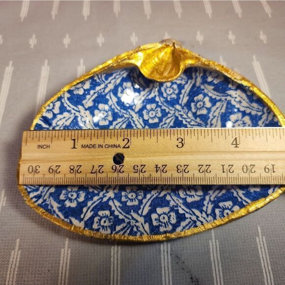 DECOUPAGE CLAM SHELL DECOUPAGE BLUE PATTERN ON A CLAM SHELL TRINKET DISH - Picture 9 of 11